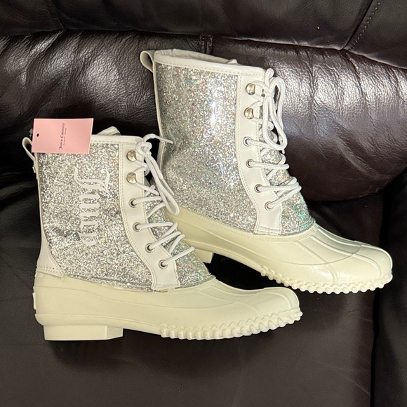Juicy Couture Glitter Silver and Cream Winter Boots with lace at the front - Picture 2 of 13